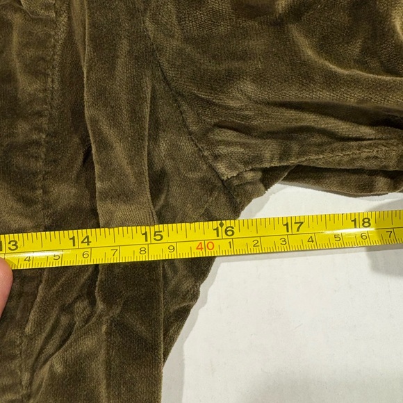 Vintage Olive Green Velvet Blazer with Notched Lapels and Fitted Silhouette Sz 8 - Picture 3 of 9